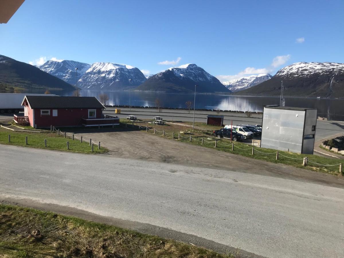 Lyngenfjord Gammelhotell Olderdalen Экстерьер фото